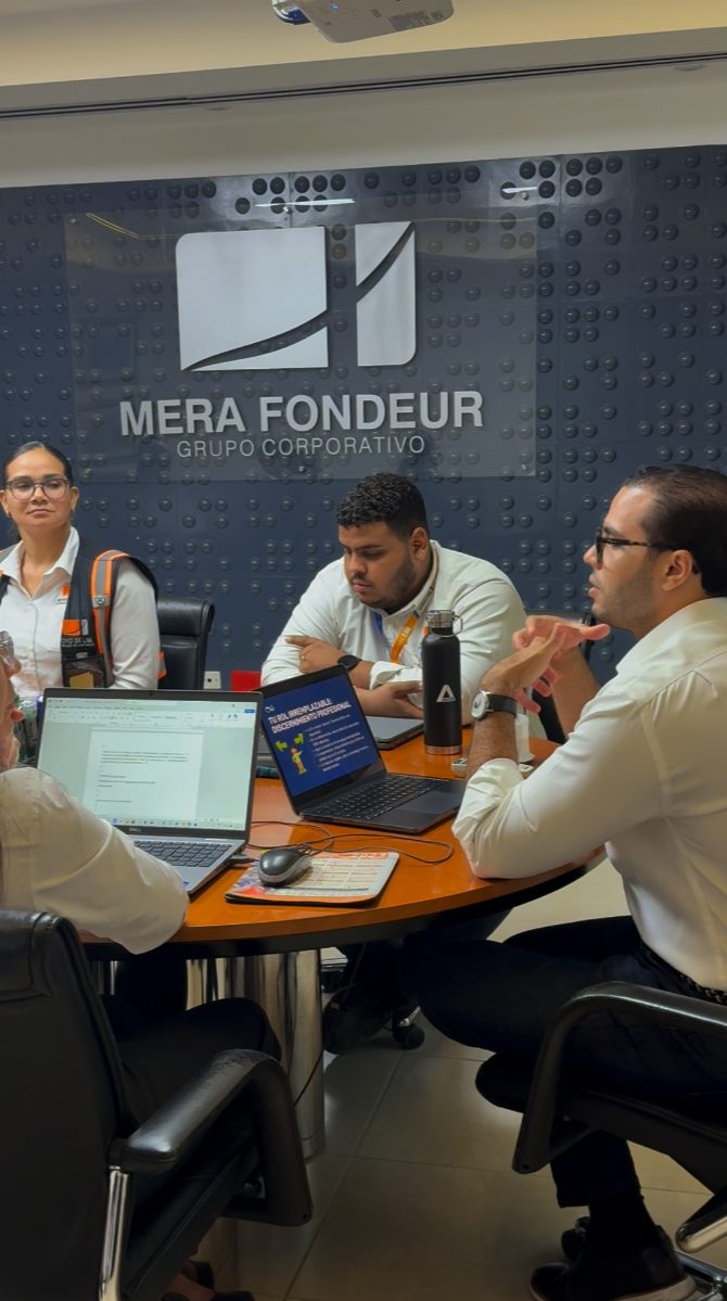 Taller interno para el equipo de Mera Fondeur con Junior Ureña